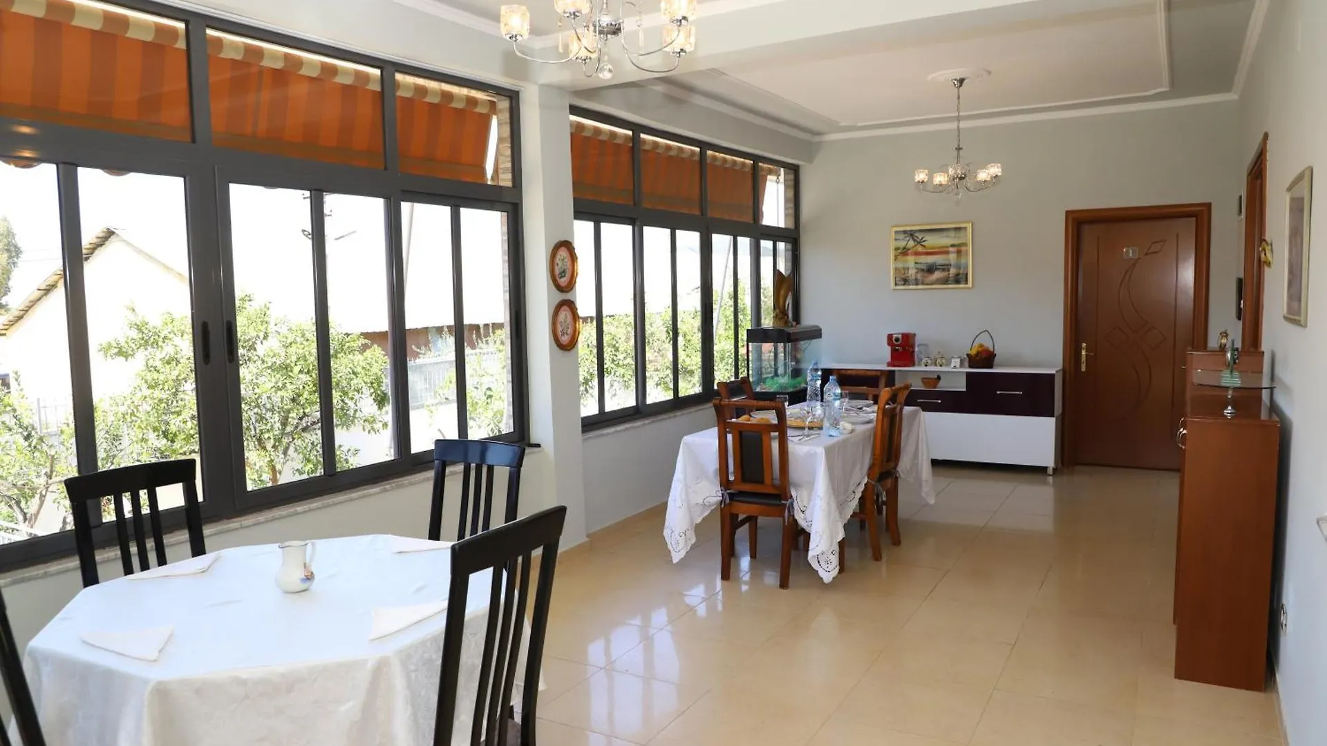 Guesthouse Ab Μπεράτ 0*,