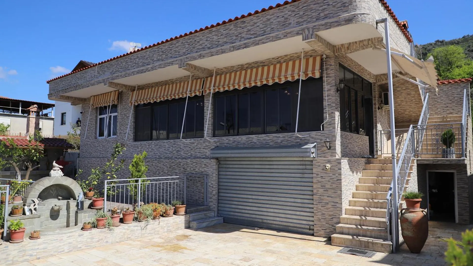 Guesthouse Ab Μπεράτ Πανσιόν